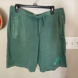 Nike men large fleece shorts